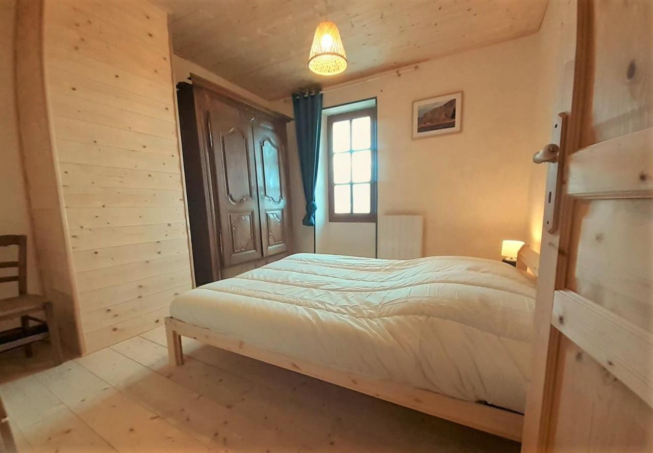 Gîte du Grand Delmas Bourdeaux Extérieur photo